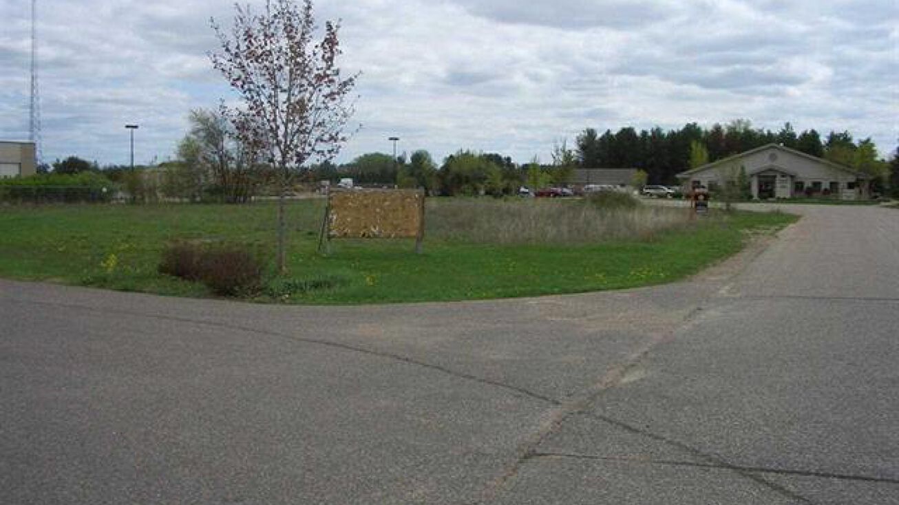 3150 Iber Ln, Plover, WI 54467