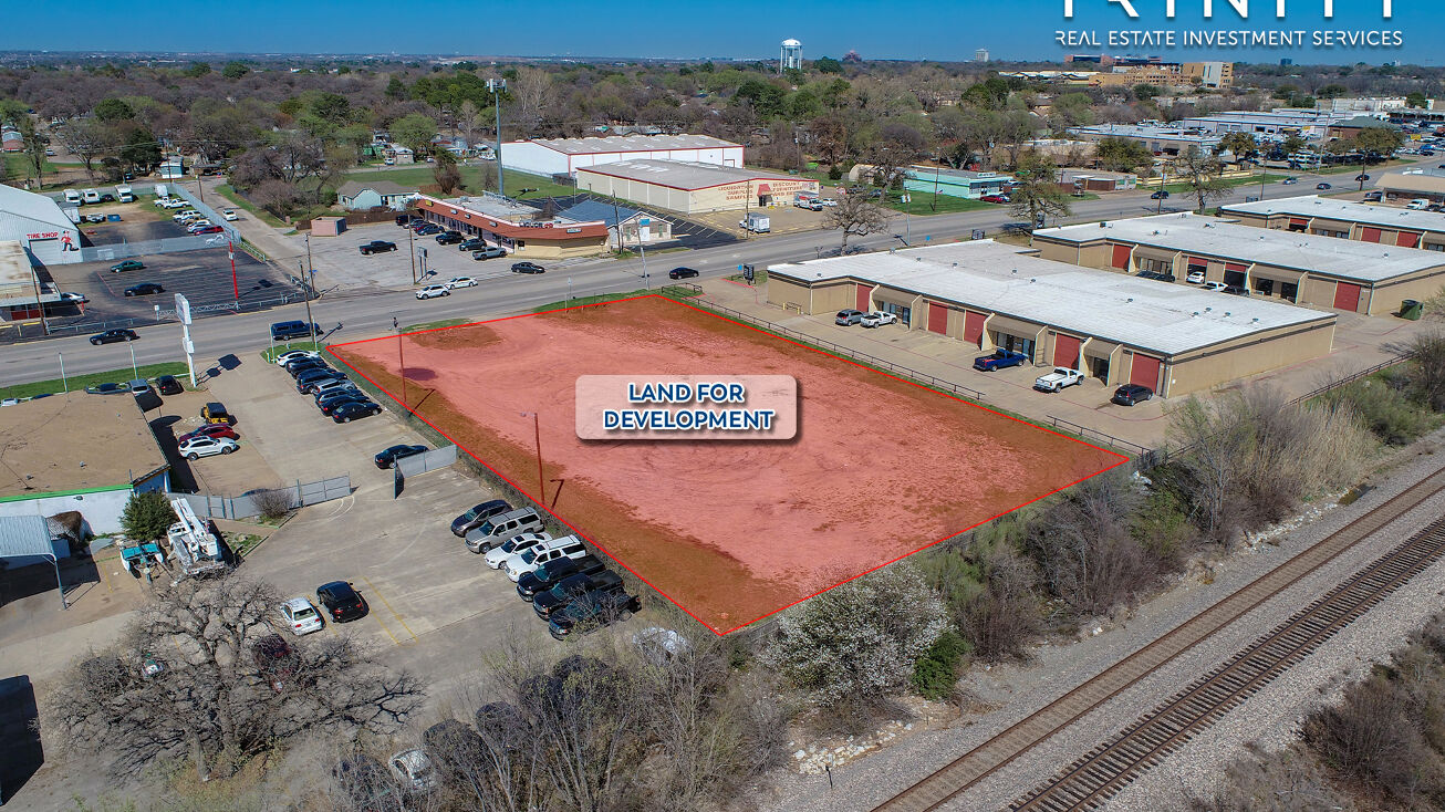 1860 W Division St, Arlington, TX 76012