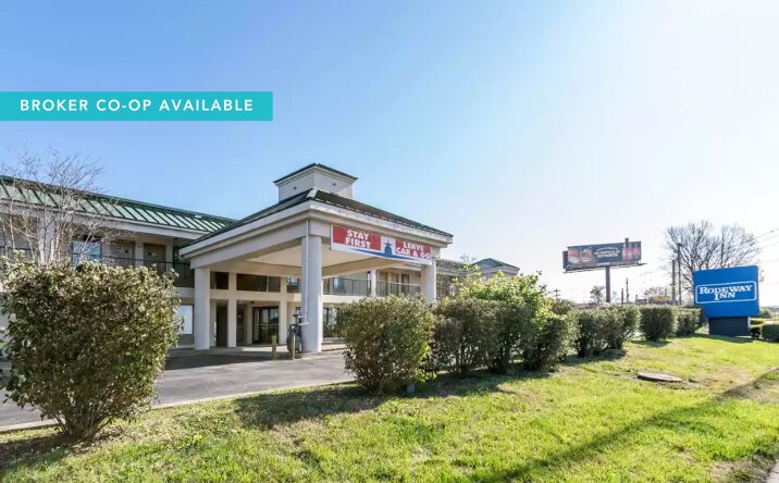 Pictures of Hospitality property located at 571 Phillips Ln, Louisville, KY 40209 for comps - image #1