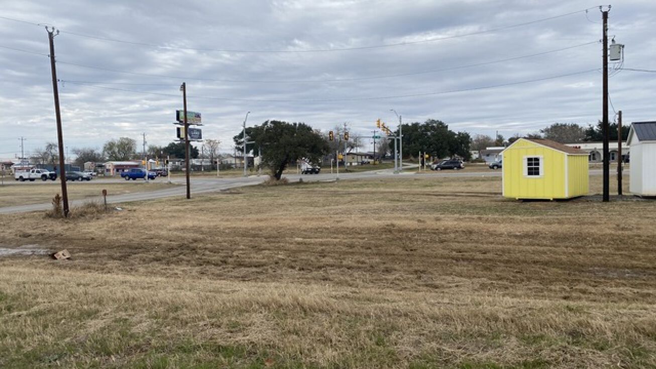 1520 Sutherland Springs Rd, Floresville, TX 78114