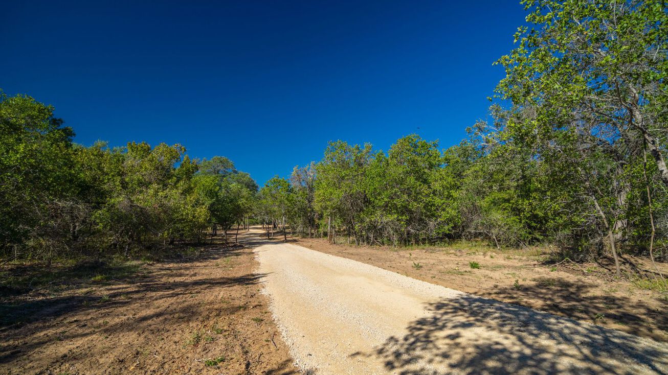 5215 Farm To Market Rd 1303, Floresville, TX 78114