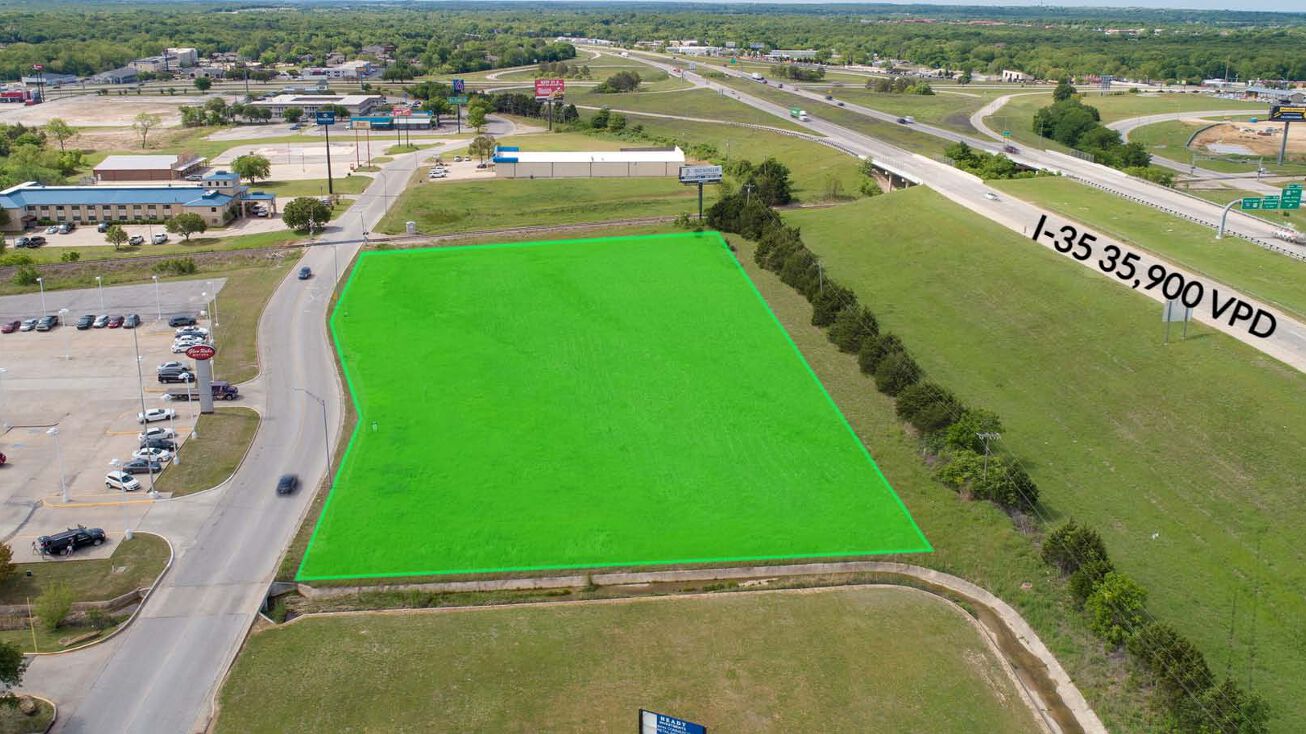 Holiday Dr, Ardmore, OK 73401