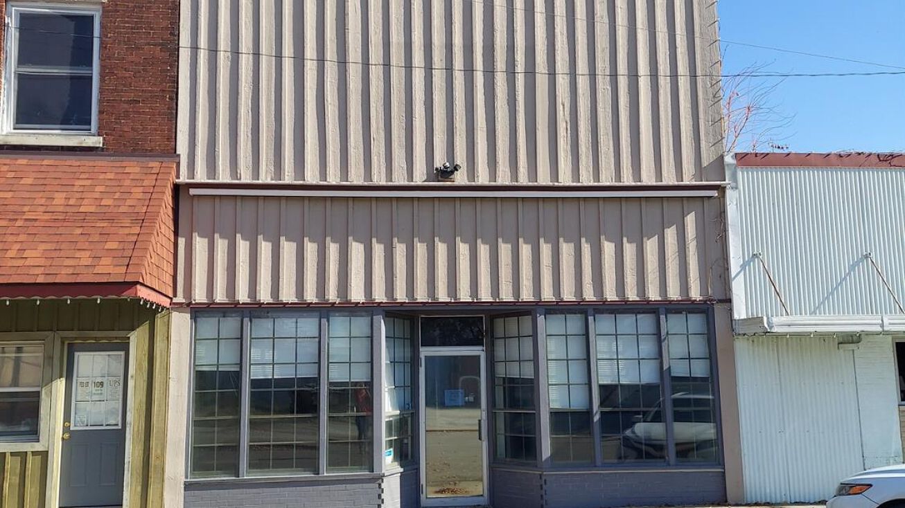 107 N 3rd St, Kentland, IN 47951