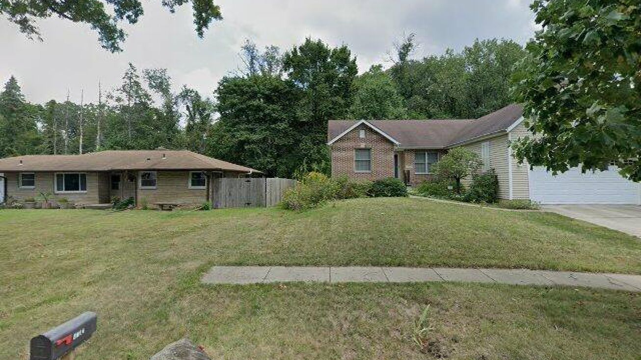 1203 Calvin Ave, Valparaiso, IN 46385