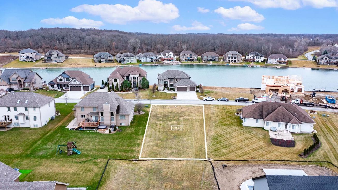 9110 Doubletree Dr N, Winfield, IN 46307