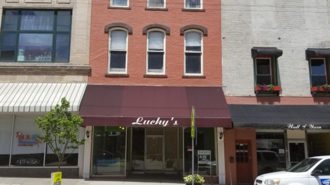 16 W Stephenson St, Freeport, IL 61032