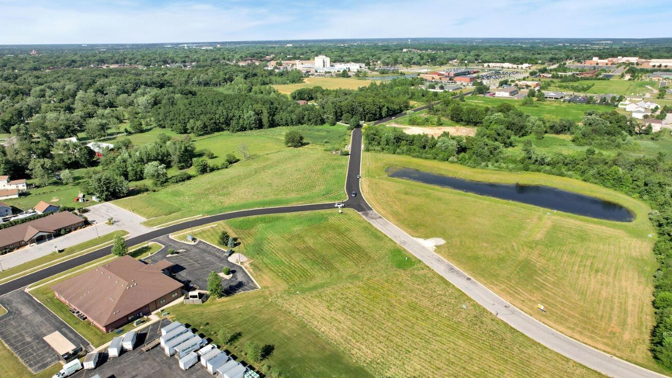 1575 S Feather Rock Dr, Crown Point, IN 46307