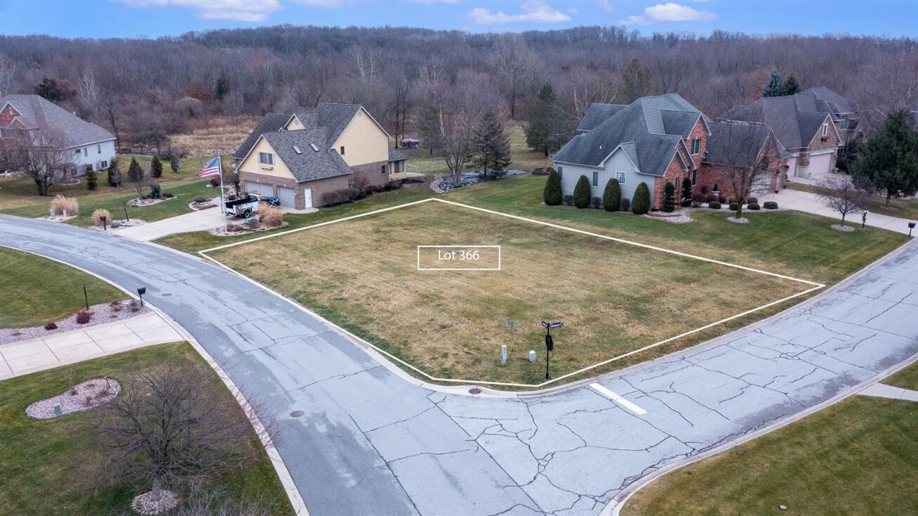 8703 Bridgewater Ct, Crown Point, IN 46307