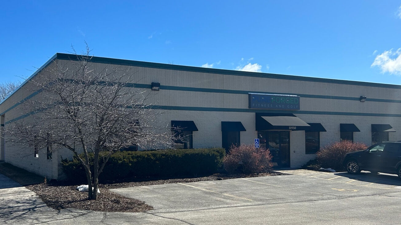 10950 N Buntrock Ave, Mequon, WI 53092