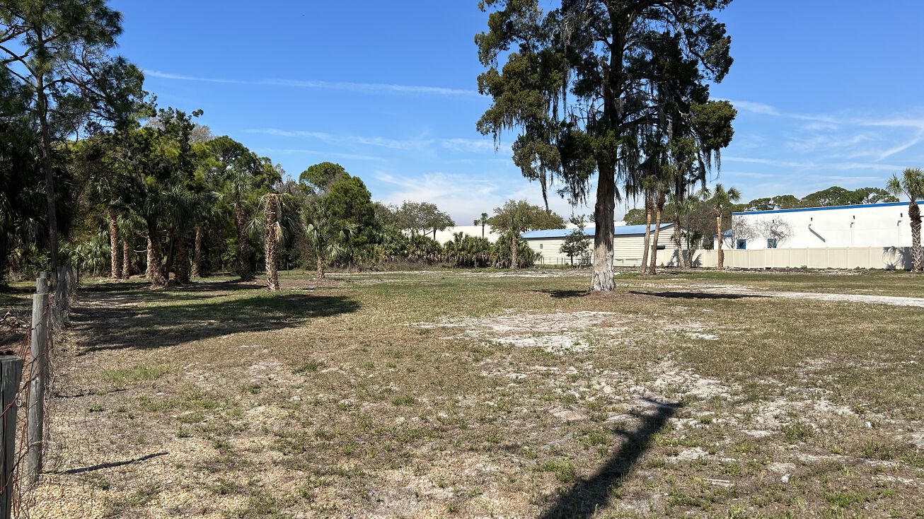 8807 US19, Port Richey, FL 34668