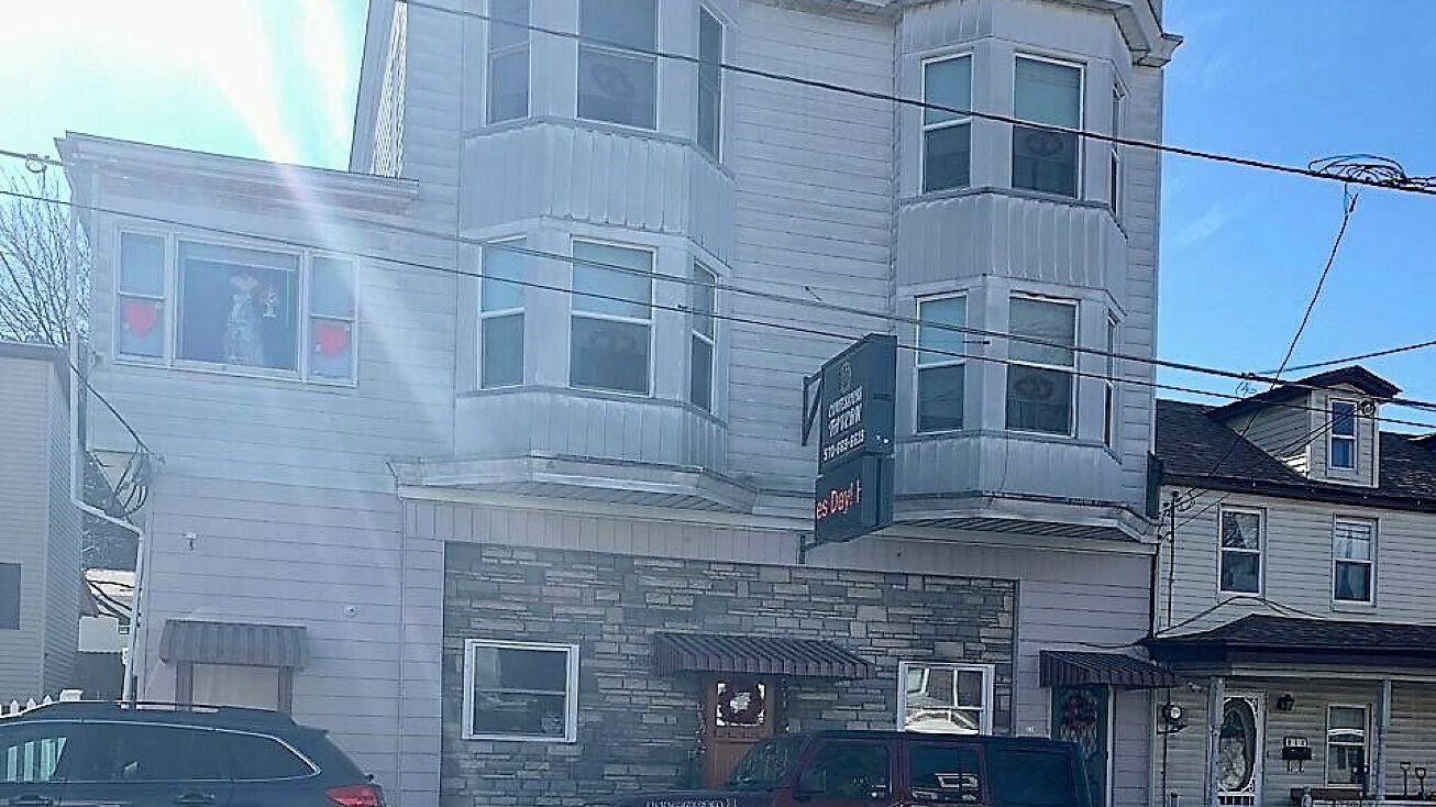 239 W Catawissa St, Nesquehoning, PA 18240 Mixed Use Property for Sale Confessions Tavern w