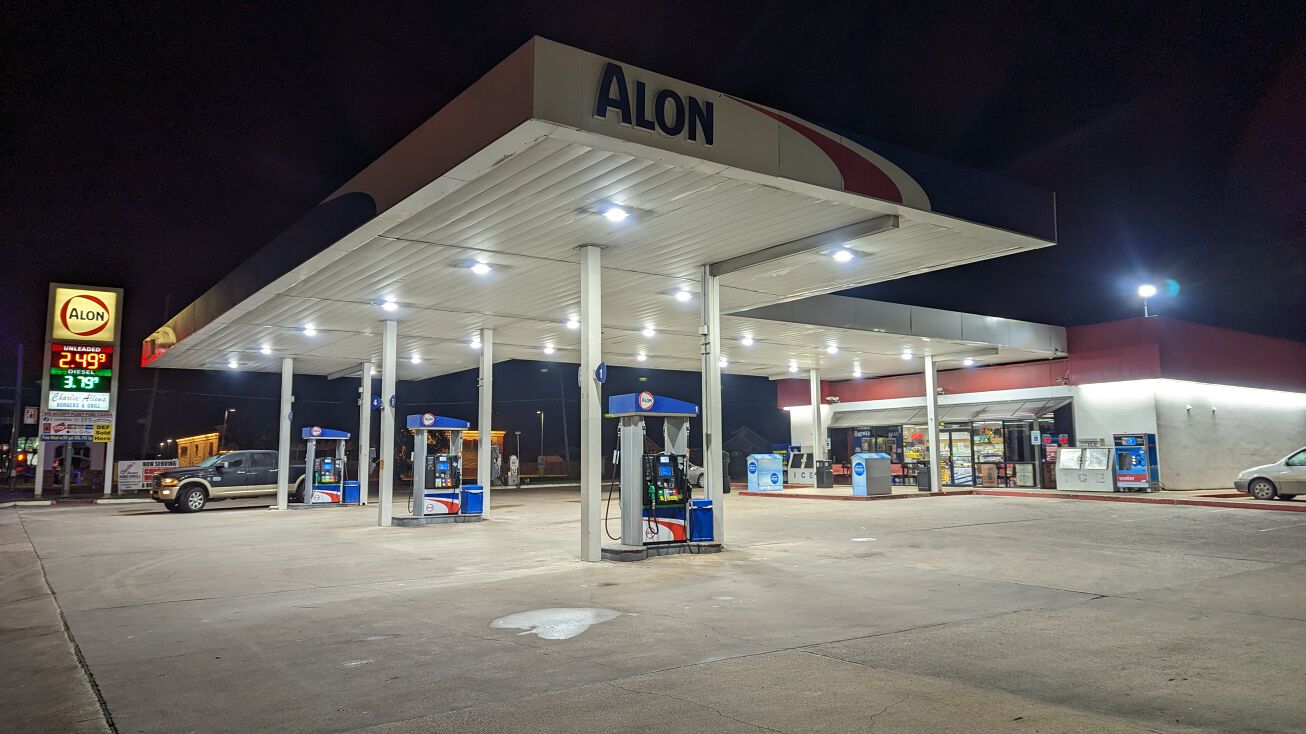 E Milam St, Mexia, TX 76667