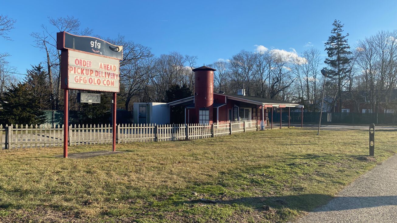 1 Main St, Center Moriches, NY 11934 Retail Property for Sale