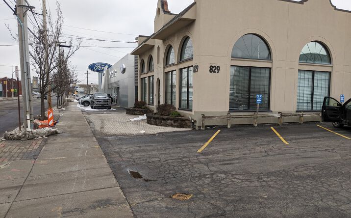 Pictures of Office property located at 829 W Genesee St, Syracuse, NY 13204 for sales - image #1