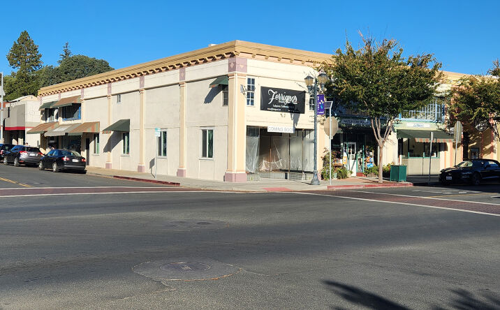 image of property at 301 N MAIN ST Lakeport CA 95453-4807