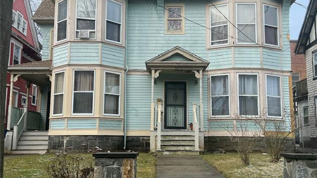 49 Yale St, Bridgeport, CT 06605