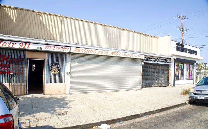 Pictures of Retail property located at 8905 S Western Ave, Los Angeles, CA 90047 for sales - image #1
