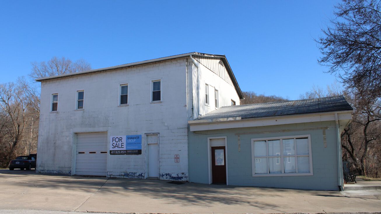 366 Main St, Weston, MO 64098