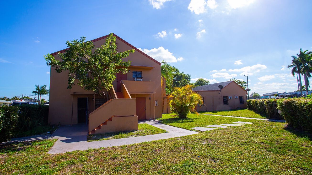 307 W Dixie Hwy, Dania Beach, FL 33004