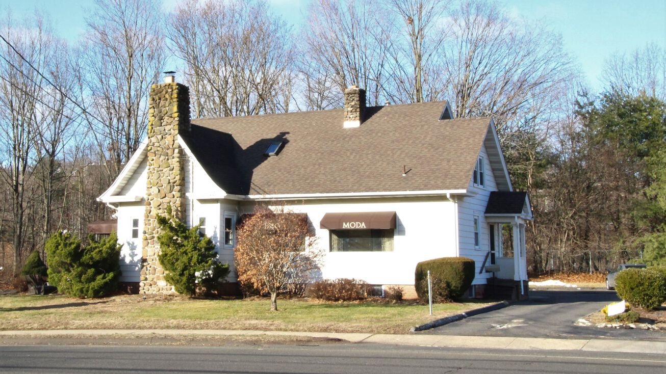 2524 Dixwell Ave, Hamden, CT 06514