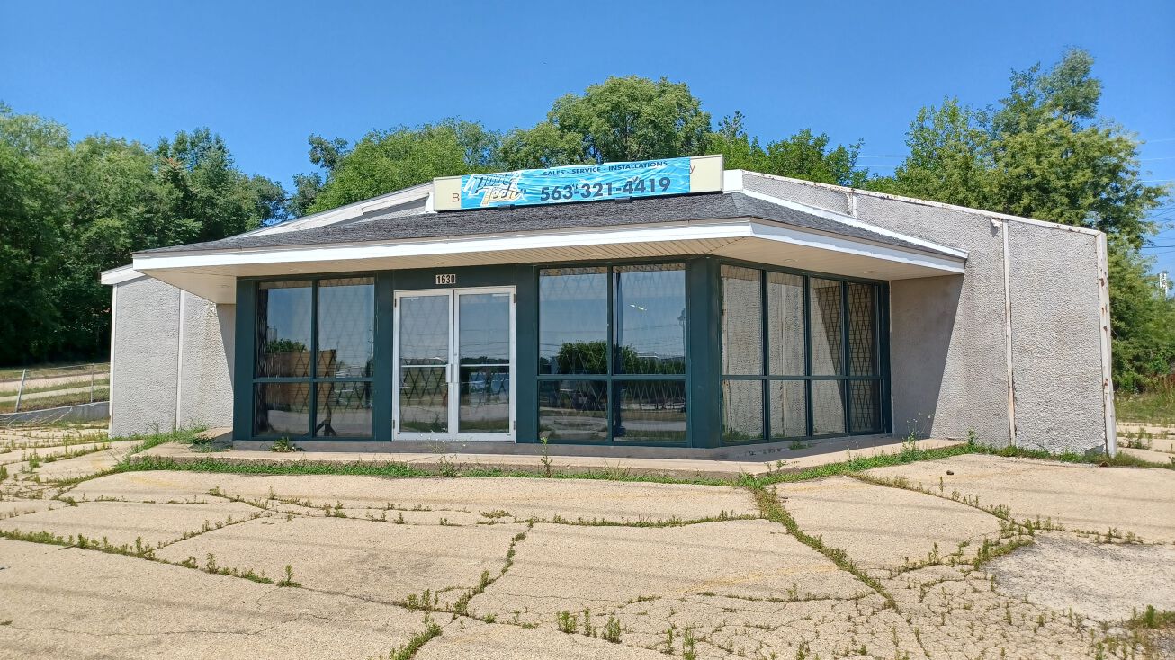 1630 CAMANCHE Avenue, Clinton, IA 52732