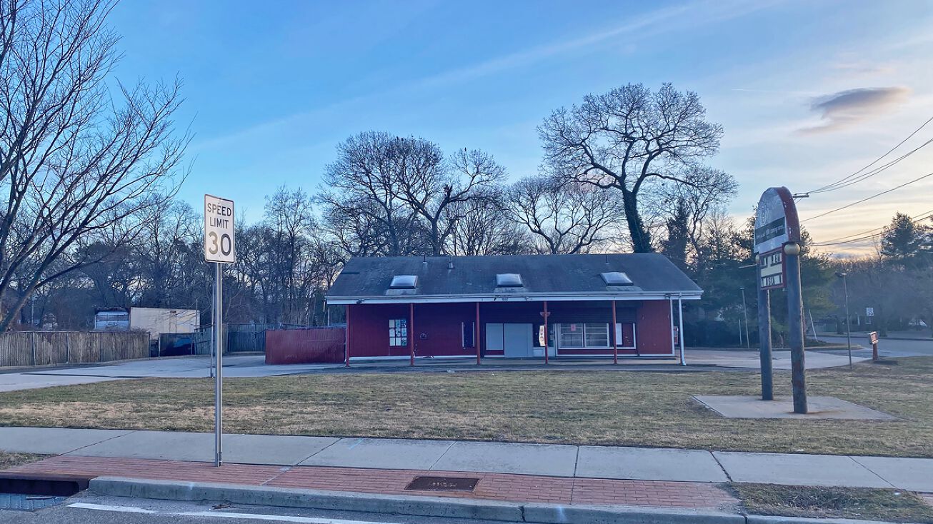 1032 Portion Rd, Farmingville, NY 11738