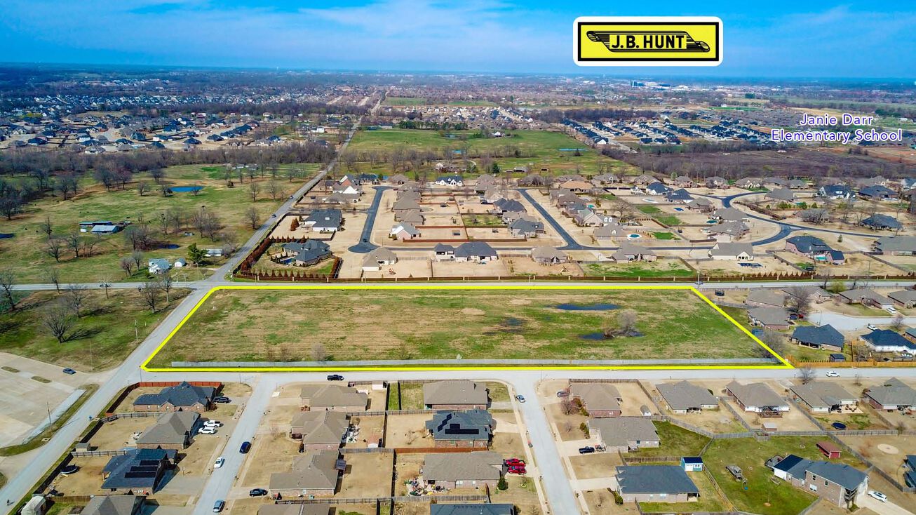 E Lowell Ave, Cave Springs, AR 72718