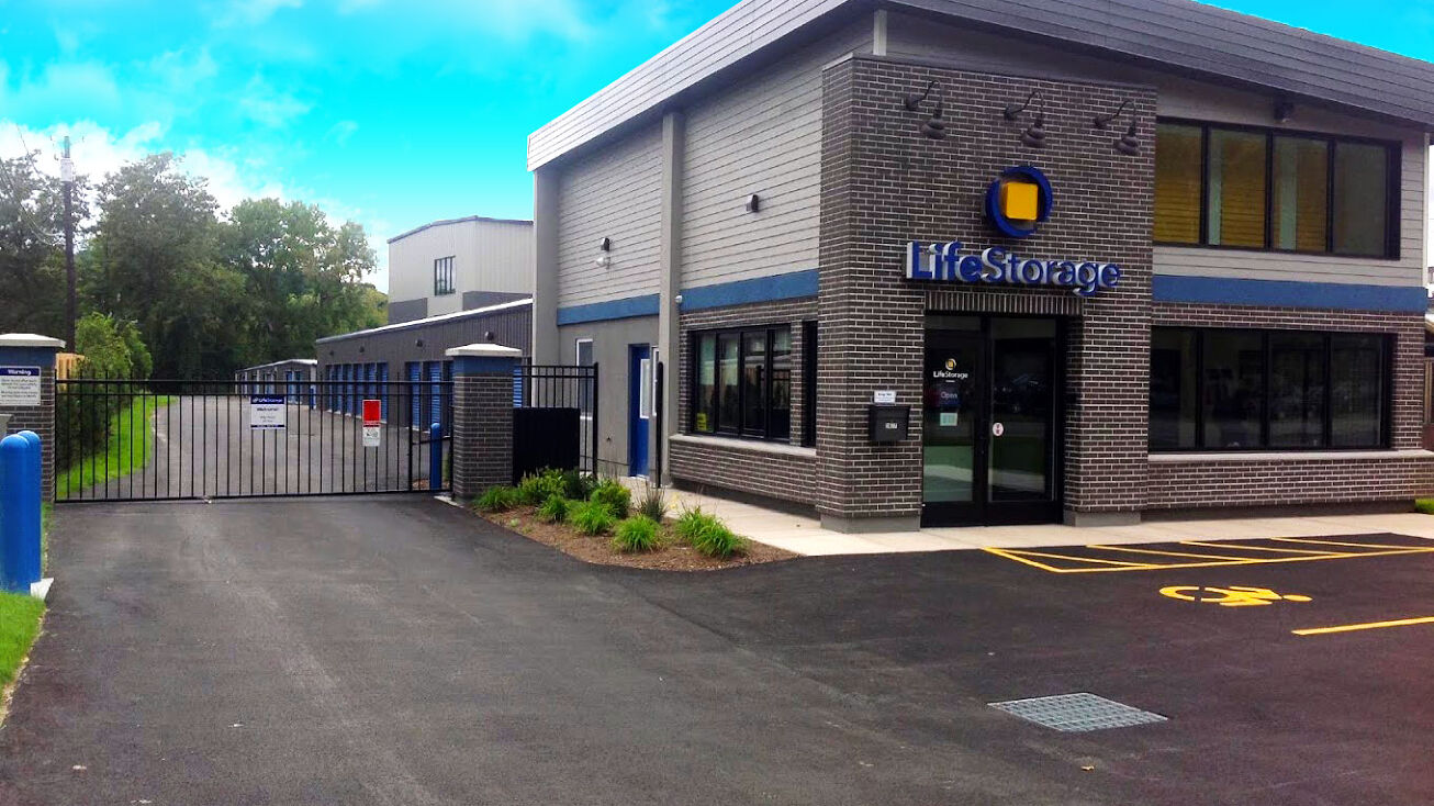 1677 Penfield Rd, Rochester, NY 14625