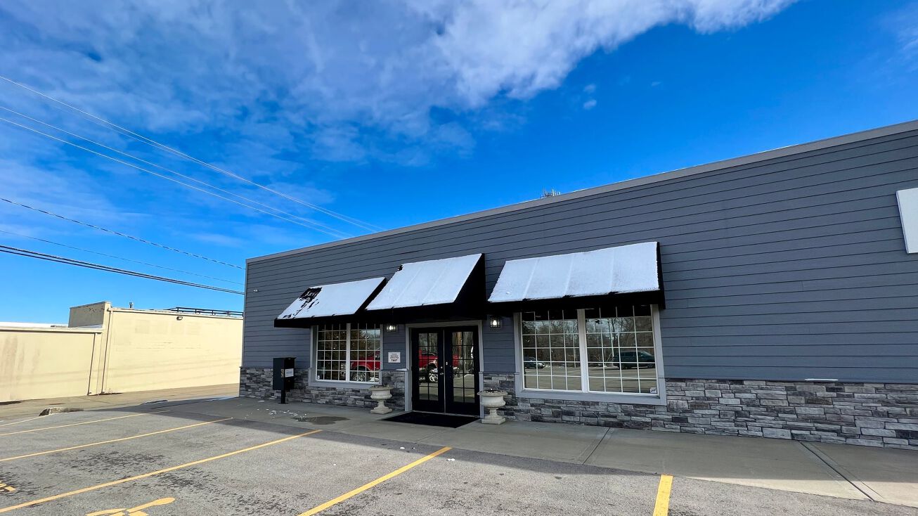 7607 NW Prairie View Rd, Platte Woods, MO 64151