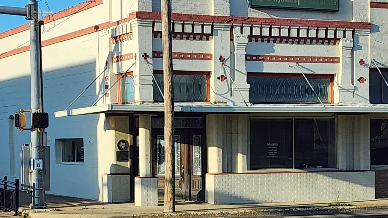 701 E Main St, Gatesville, TX 76528 Office Property for Sale Gatesville historic