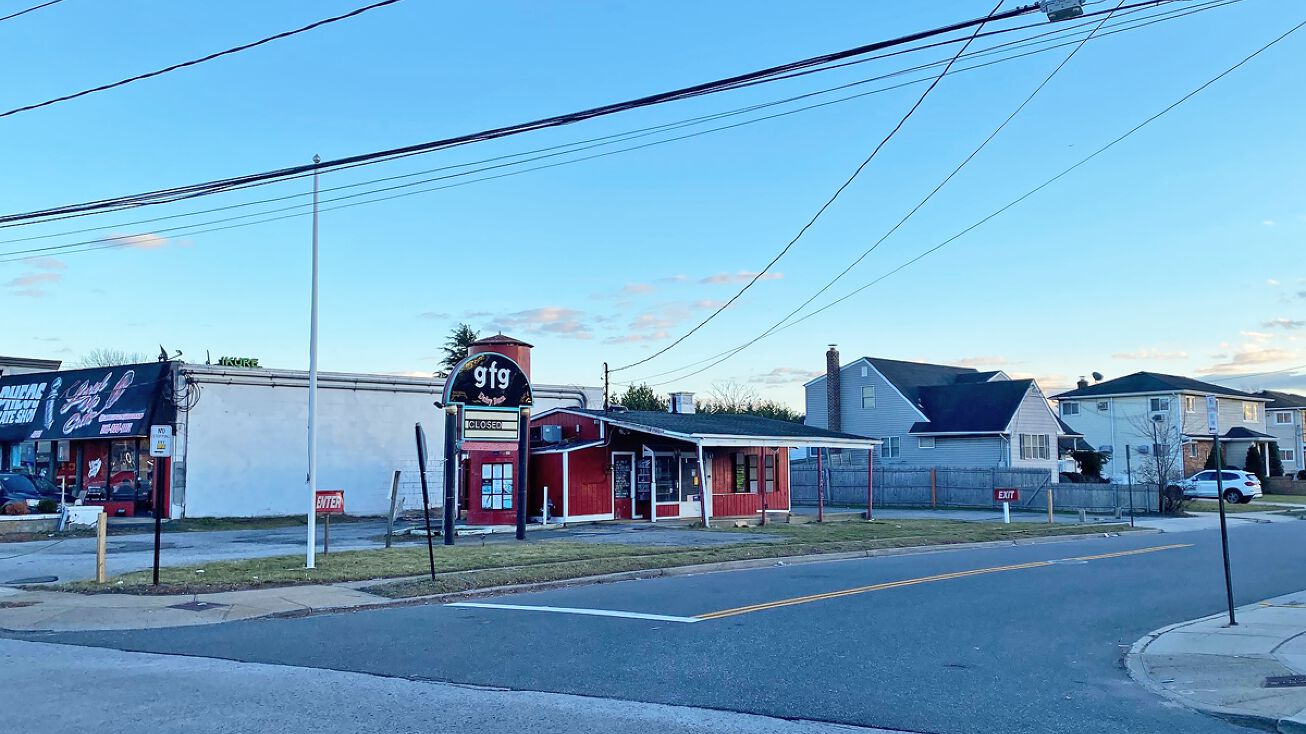 4340 Merrick Rd, Massapequa, NY 11758