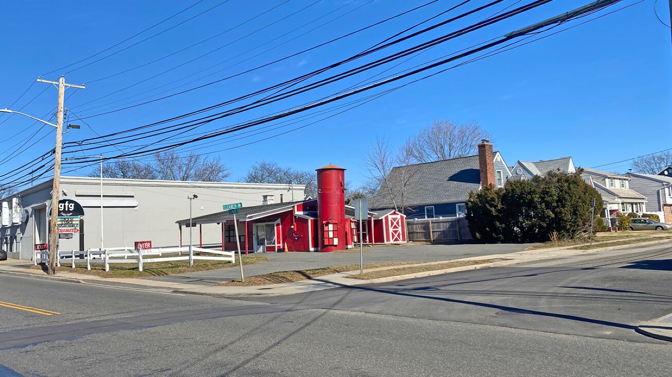 2735 Oceanside Rd, Oceanside, NY 11572