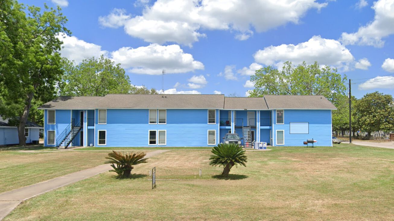 513 E Caney St, Wharton, TX 77488