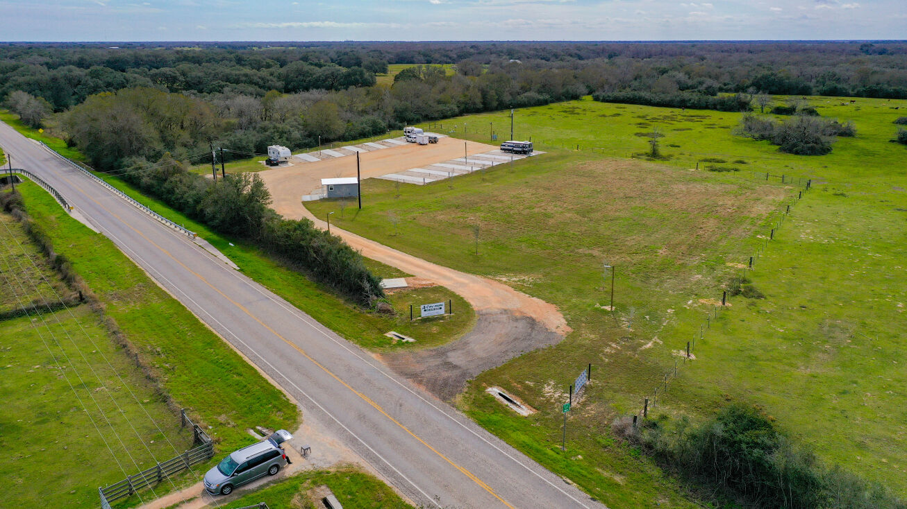 3570 FM822, Edna, TX 77957