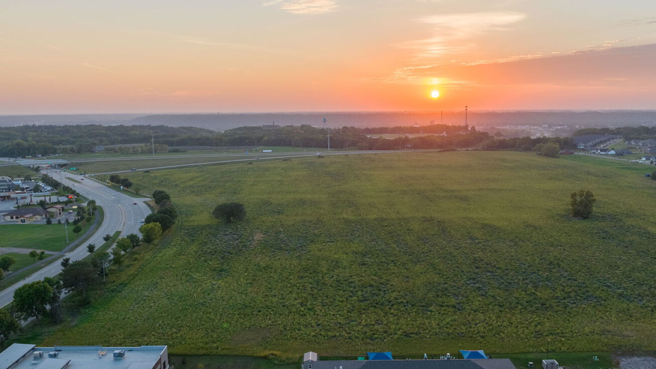 Pictures of Land property located at U.S. Hwy 14 and Victory Drive, Mankato, MN 56001 for sales - image #1