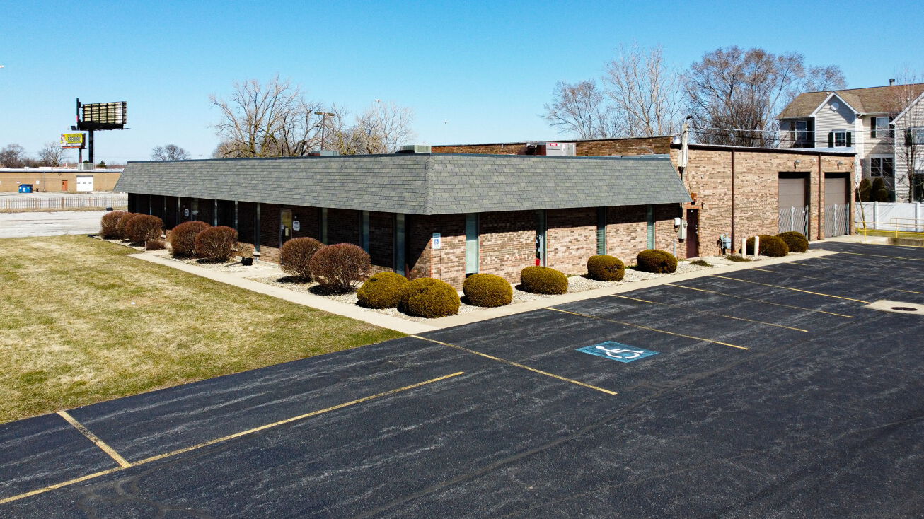 17591 Paxton Ave, Lansing, IL 60438