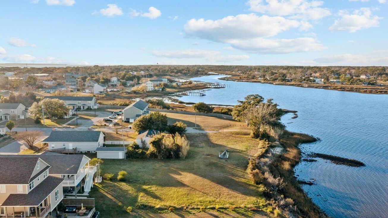 1210 1/2 Avery Street, Morehead City, NC 28557