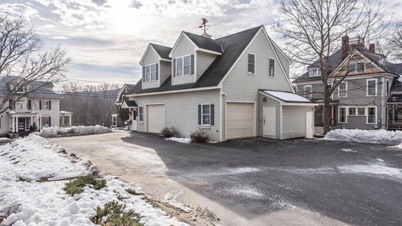 11 Spruce St, Bristol, NH 03222
