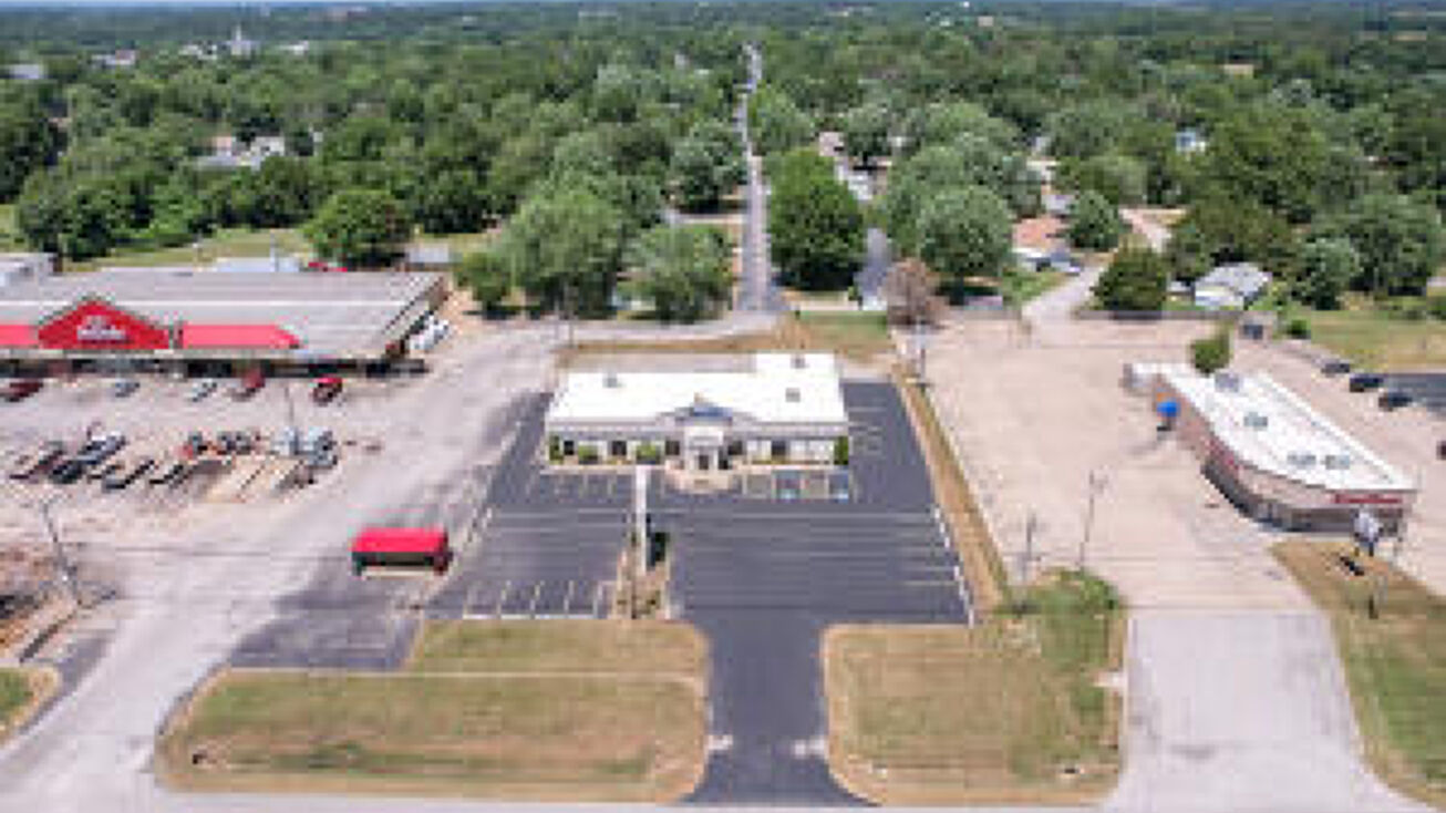 560 W Mt Vernon Blvd, Mt Vernon, MO 65712