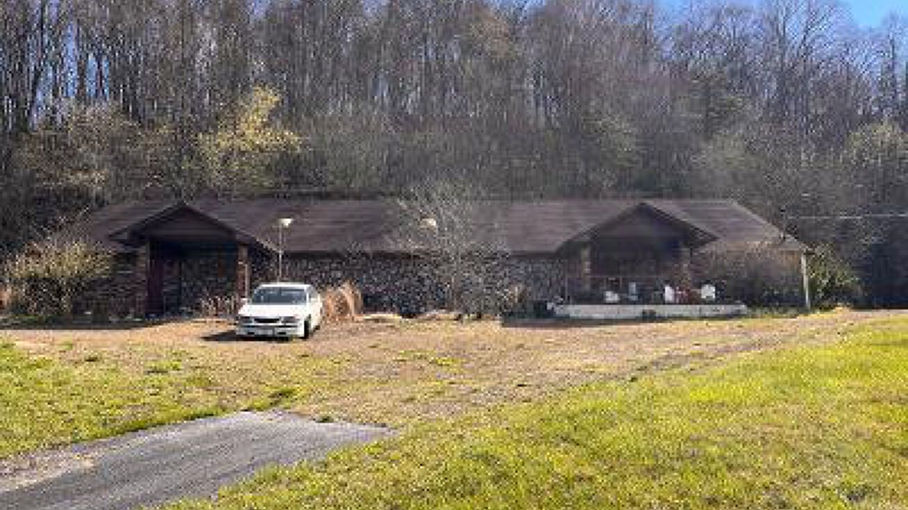 4954 Fort Henry Dr, Kingsport, TN 37663