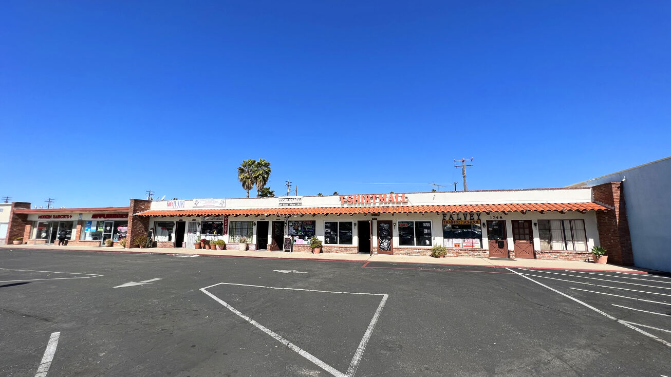 1720 E Valley Pkwy, Escondido, CA 92027