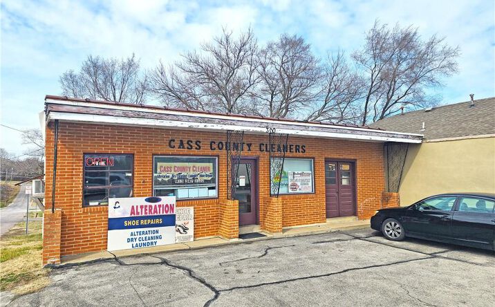 2002 N. Commercial Street, Harrisonville, MO 64701 | Crexi.com