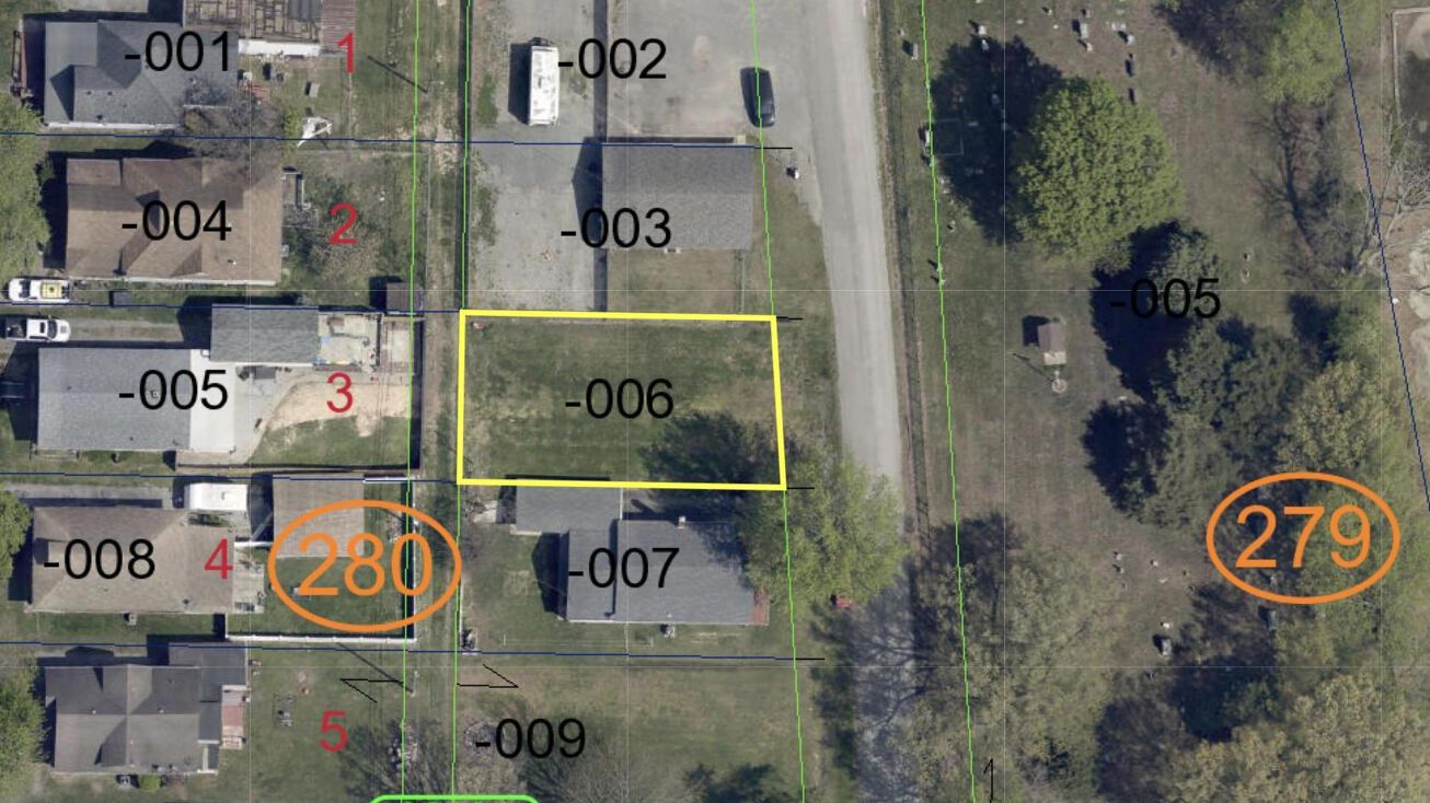 S 12th St, Herrin, IL 62948