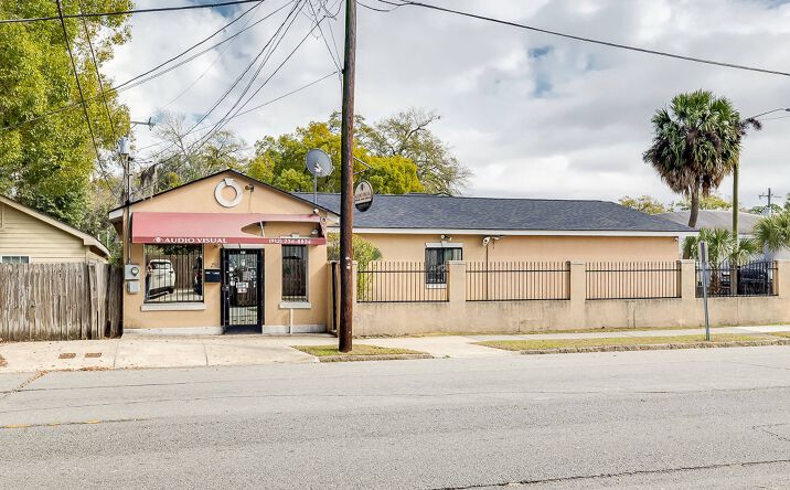 Pictures of Retail property located at 2506 Barnard St, Savannah, GA 31401 for sales - image #1