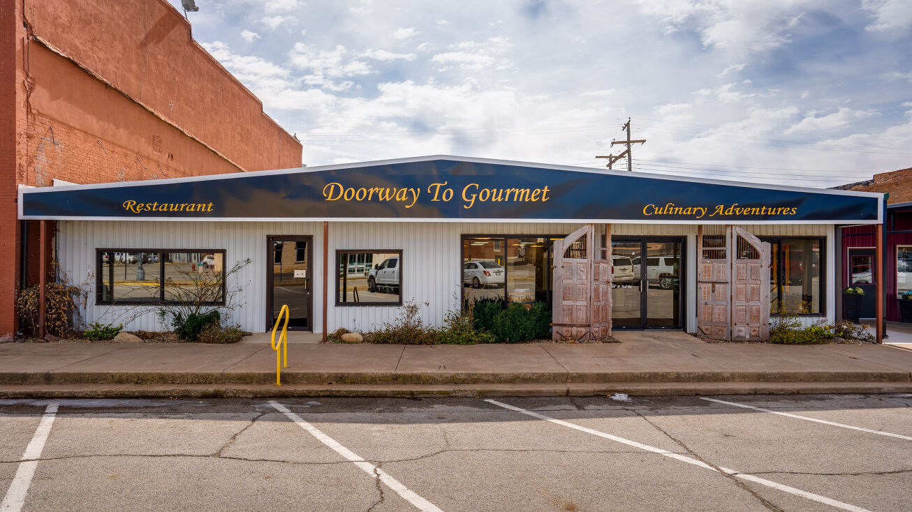 109 W Park Ave, Iowa Park, TX 76367 Mixed Use Property for Sale 109