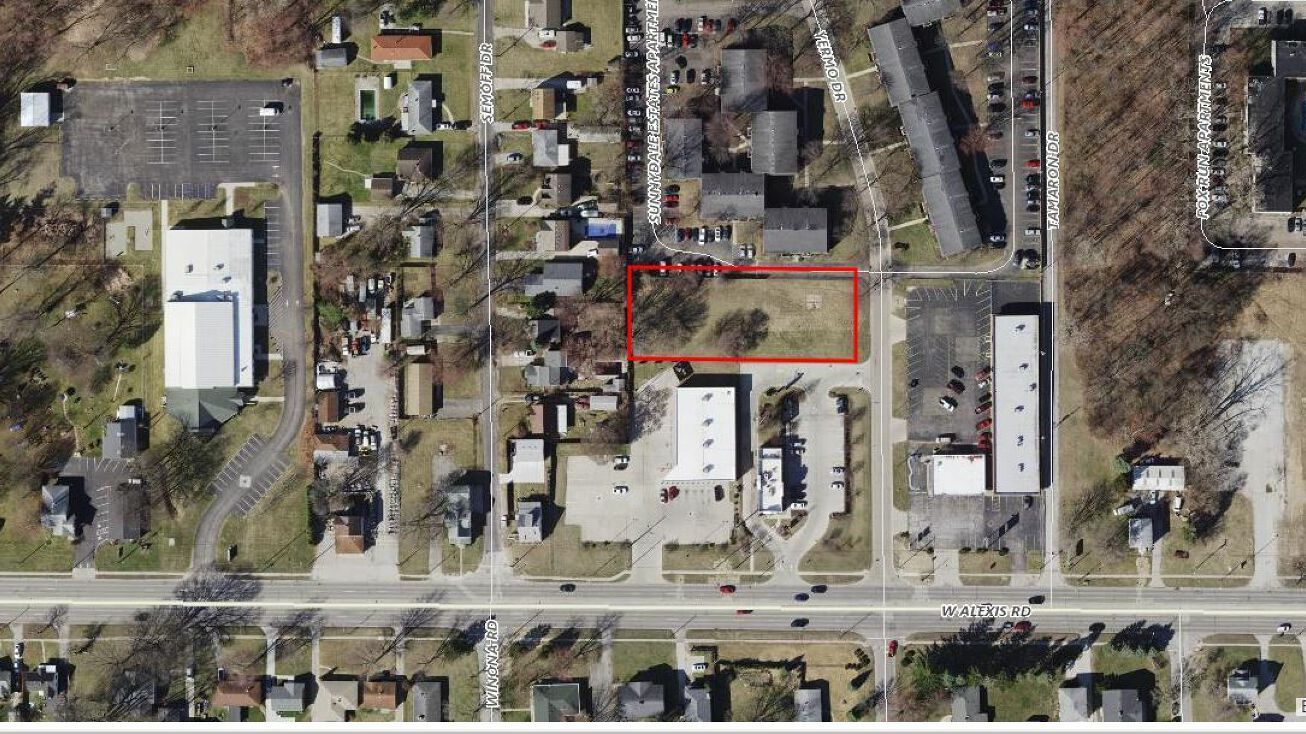 5825 Yermo Dr, Toledo, OH 43612