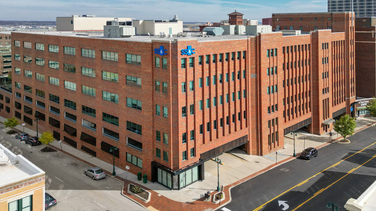 210 W 10th St, KCMO, MO 64105 | Crexi.com