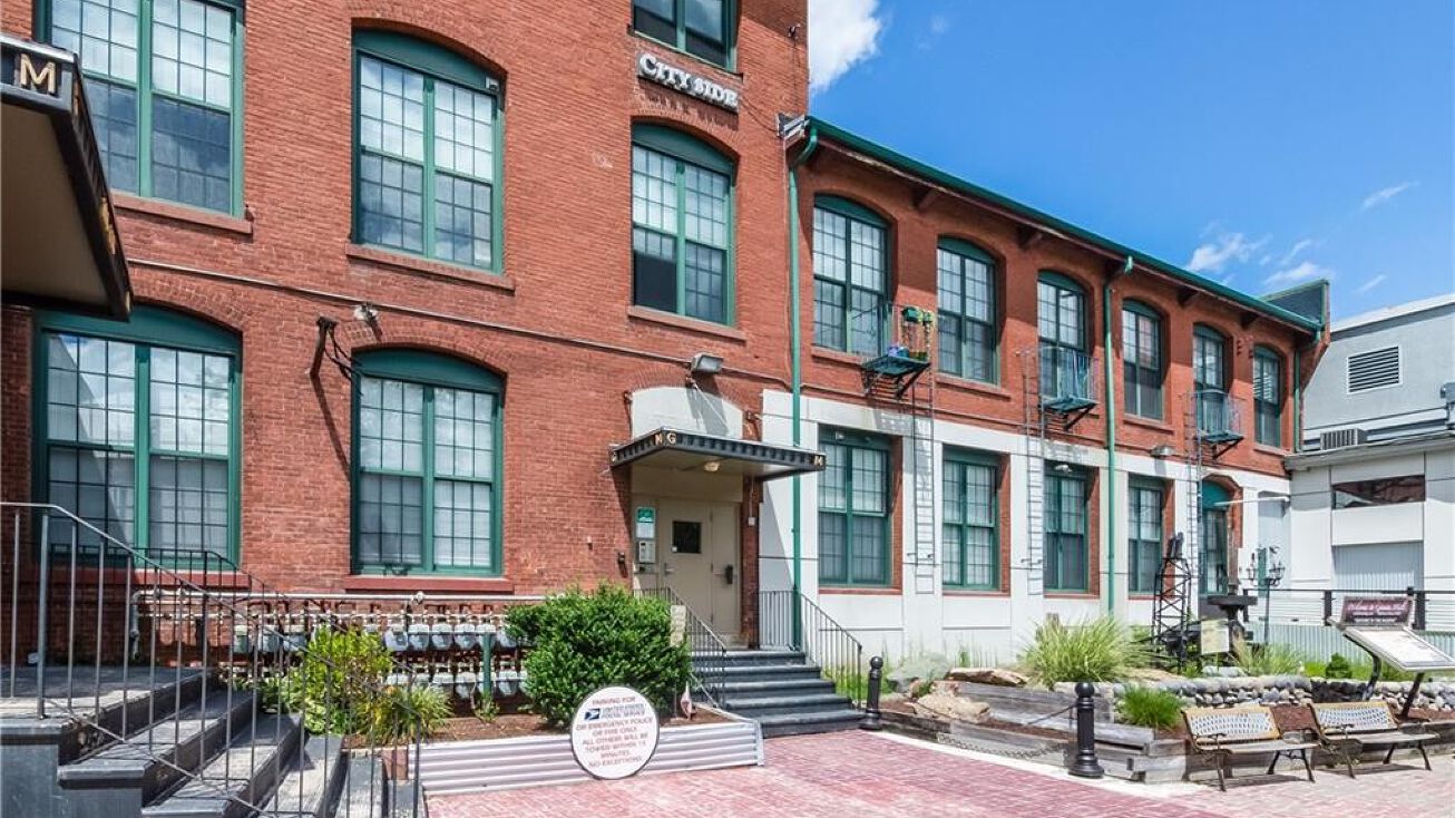 1117 Douglas Ave, North Providence, RI 02904