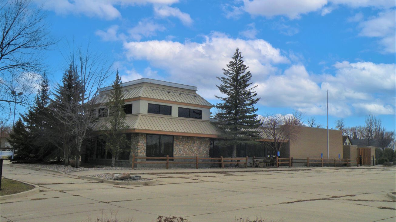 926 Central Ave NW, East Grand Forks, MN 56721