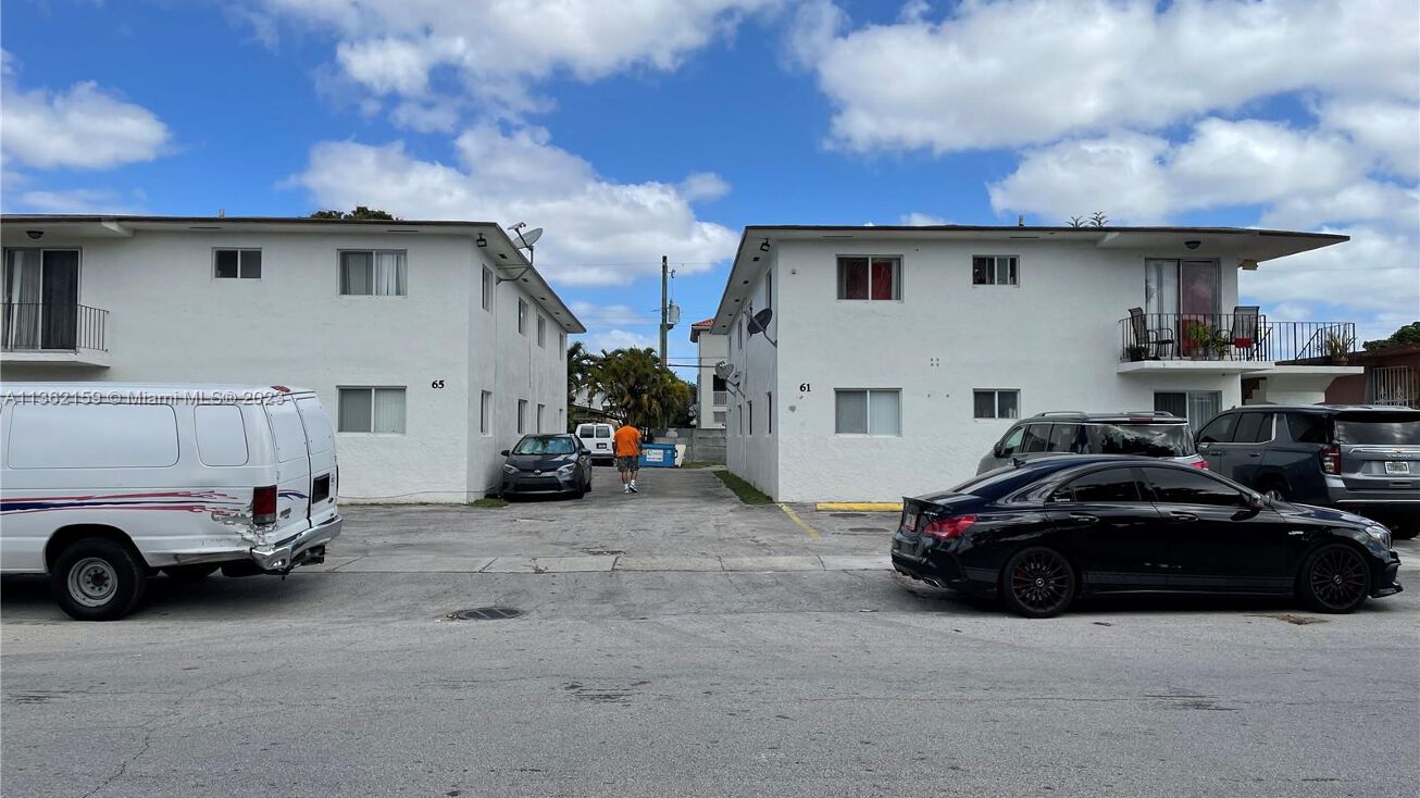 61 W 13th St, Hialeah, FL 33010